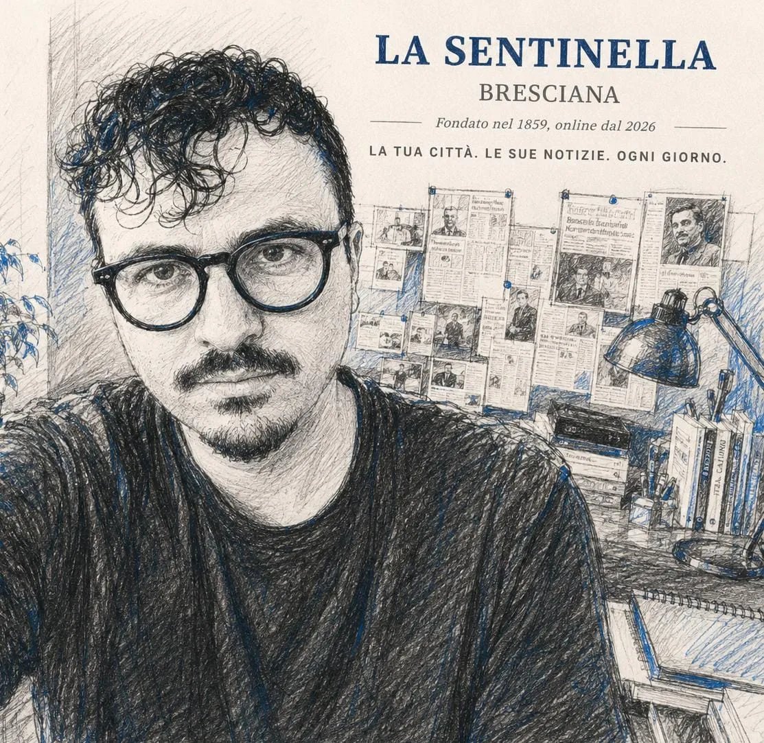 Antonio Longo, il Direttore, ritratto alla scrivania della redazione de La Sentinella Bresciana, davanti alla bacheca dei ritagli storici del giornale.